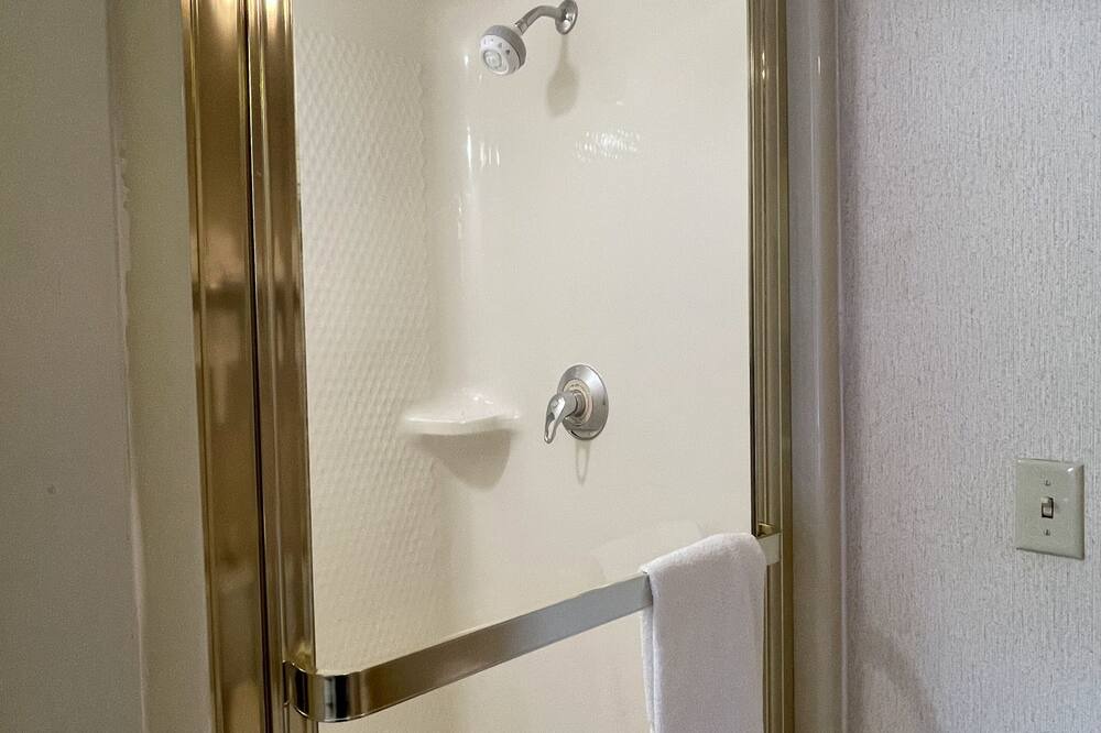 Photo of Bathroom in Coraopolis