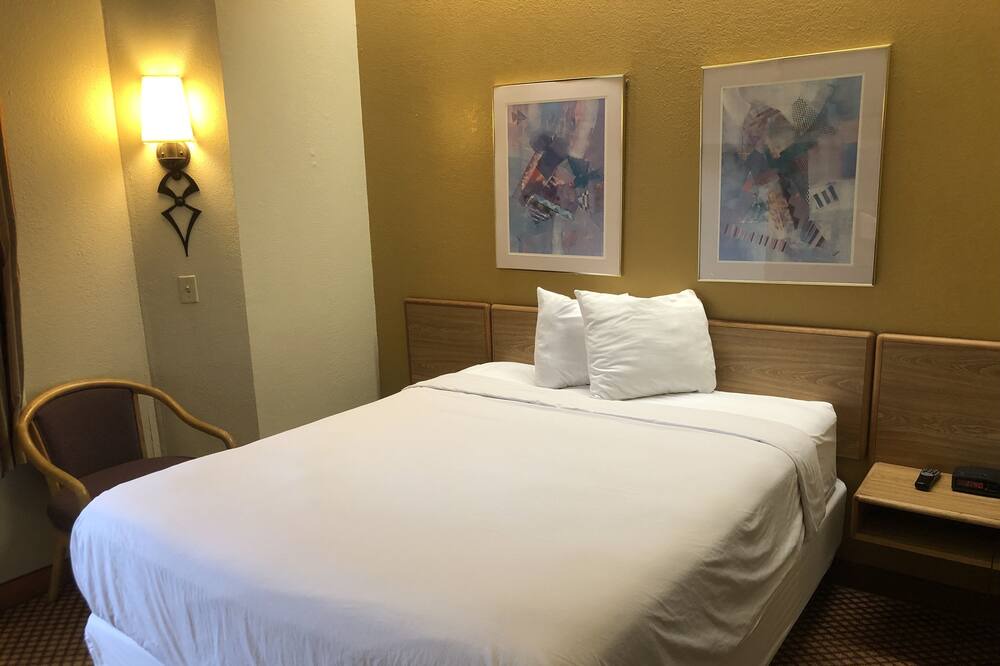 Photo of Bedroom in Coraopolis