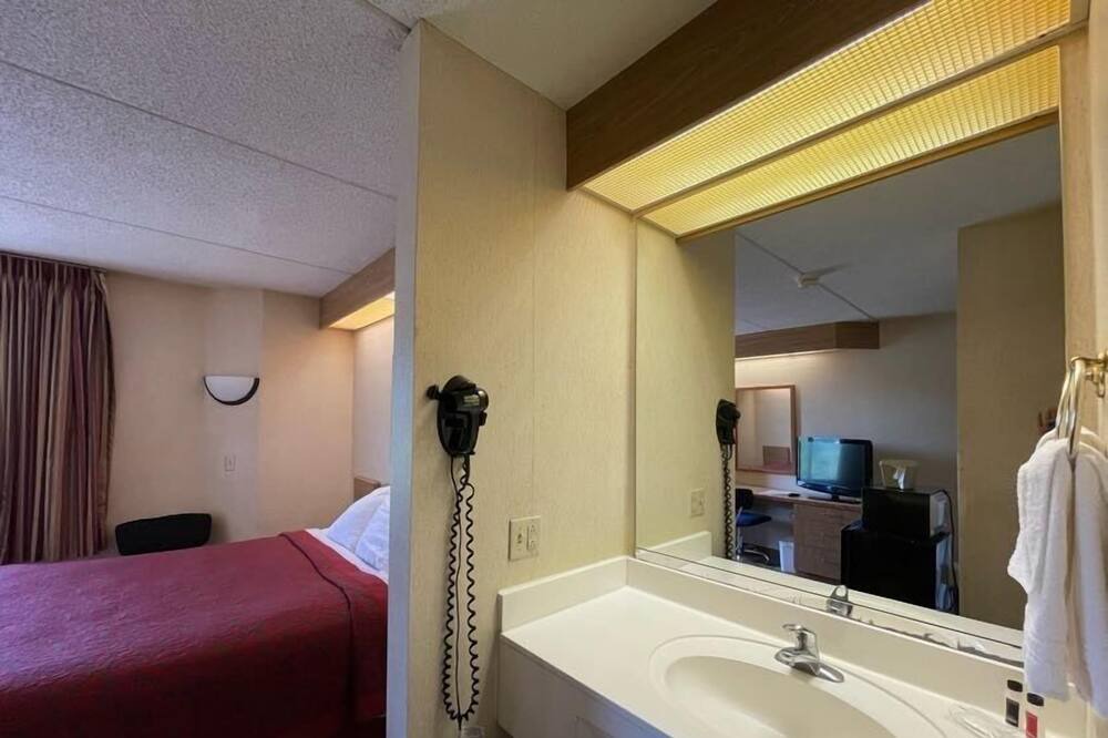Photo of Bedroom in Coraopolis