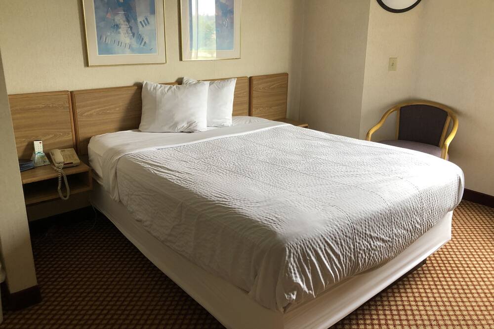 Photo of Bedroom in Coraopolis
