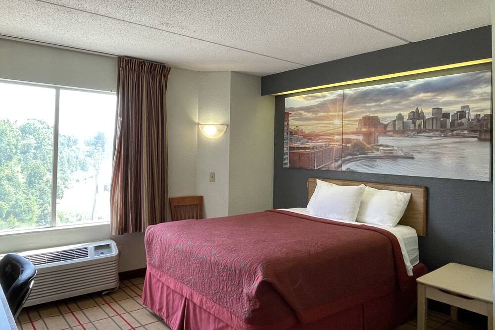 Photo of Bedroom in Coraopolis
