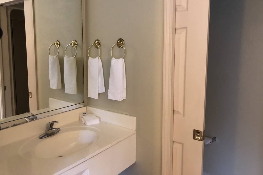 Photo of Bathroom in Coraopolis