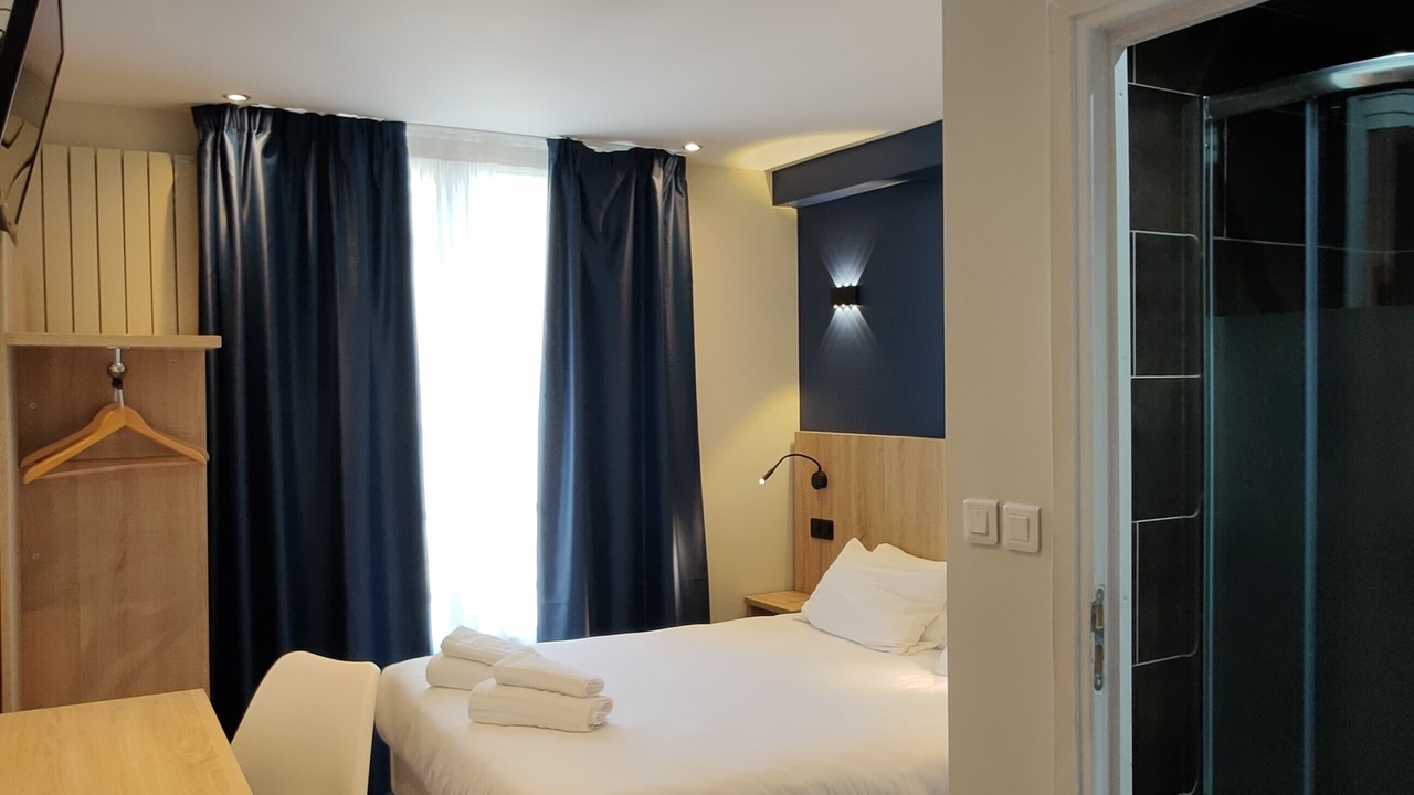 Photo of Bedroom in 10th Arrondissement