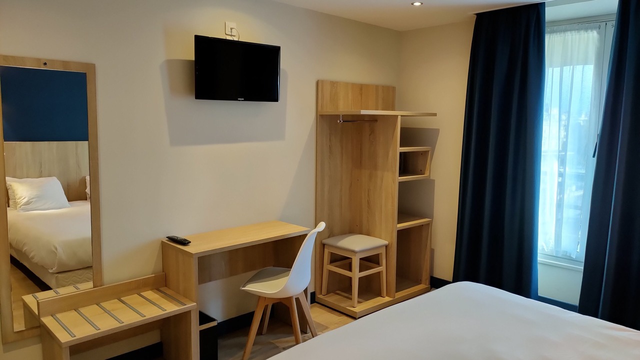 Photo of Bedroom in 10th Arrondissement