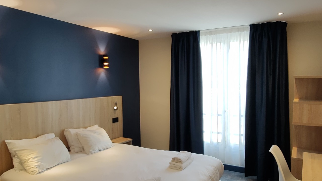 Photo of Bedroom in 10th Arrondissement