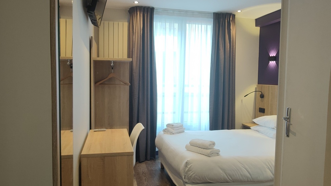 Photo of Bedroom in 10th Arrondissement