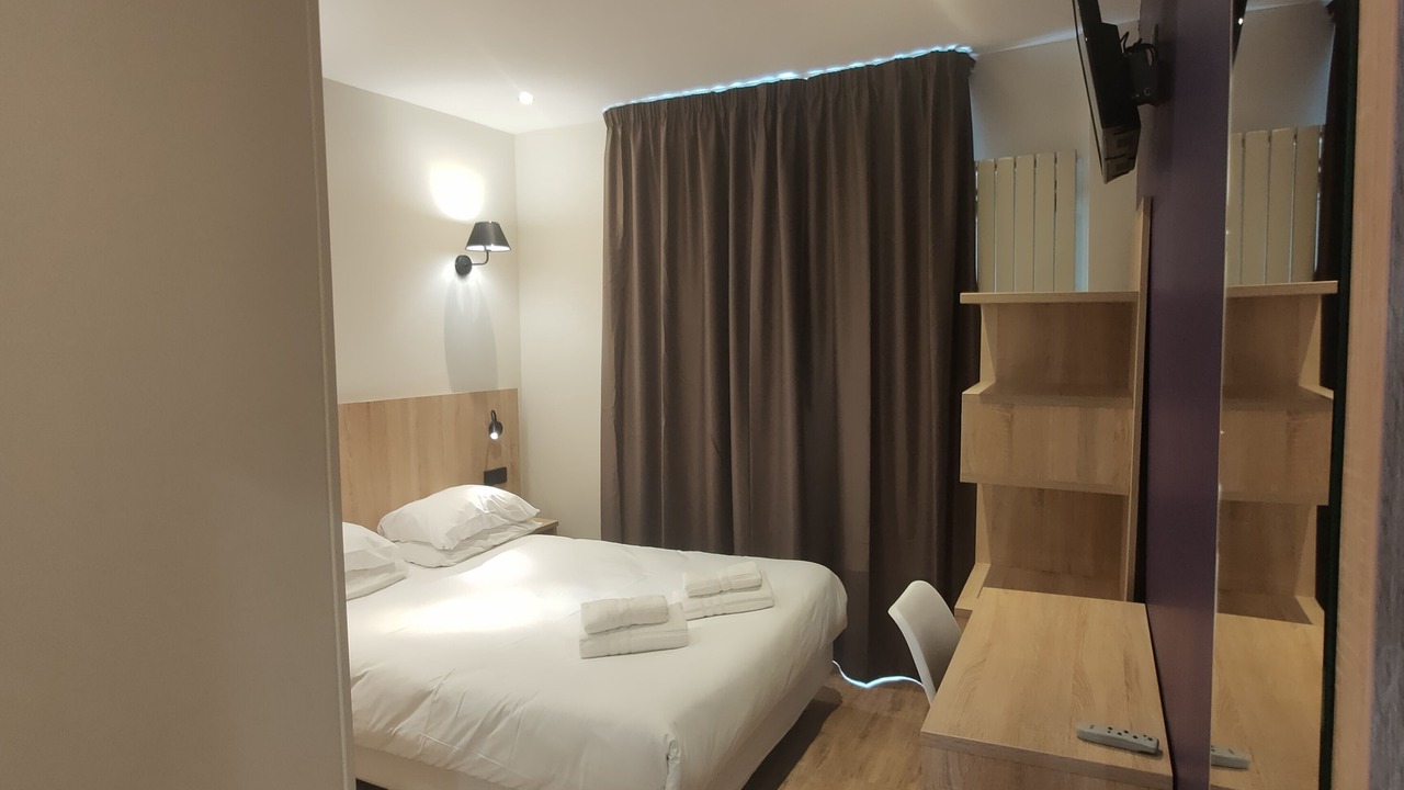 Photo of Bedroom in 10th Arrondissement