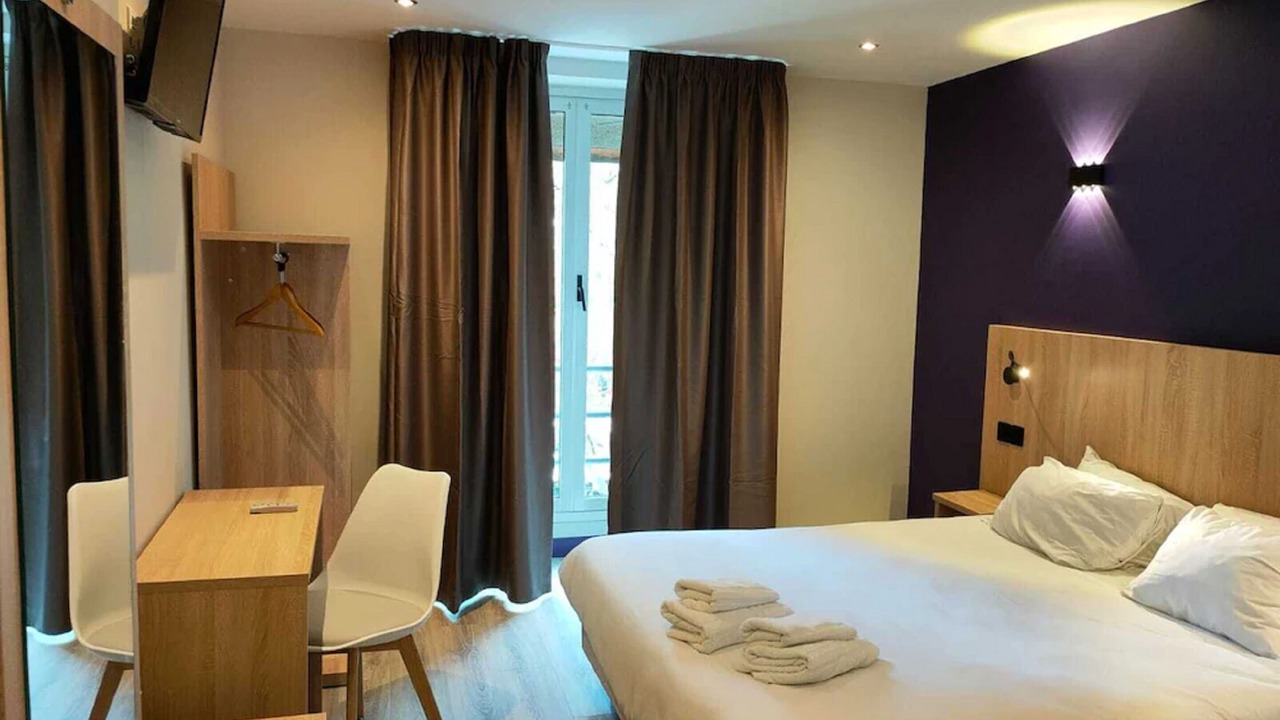 Photo of Bedroom in 10th Arrondissement
