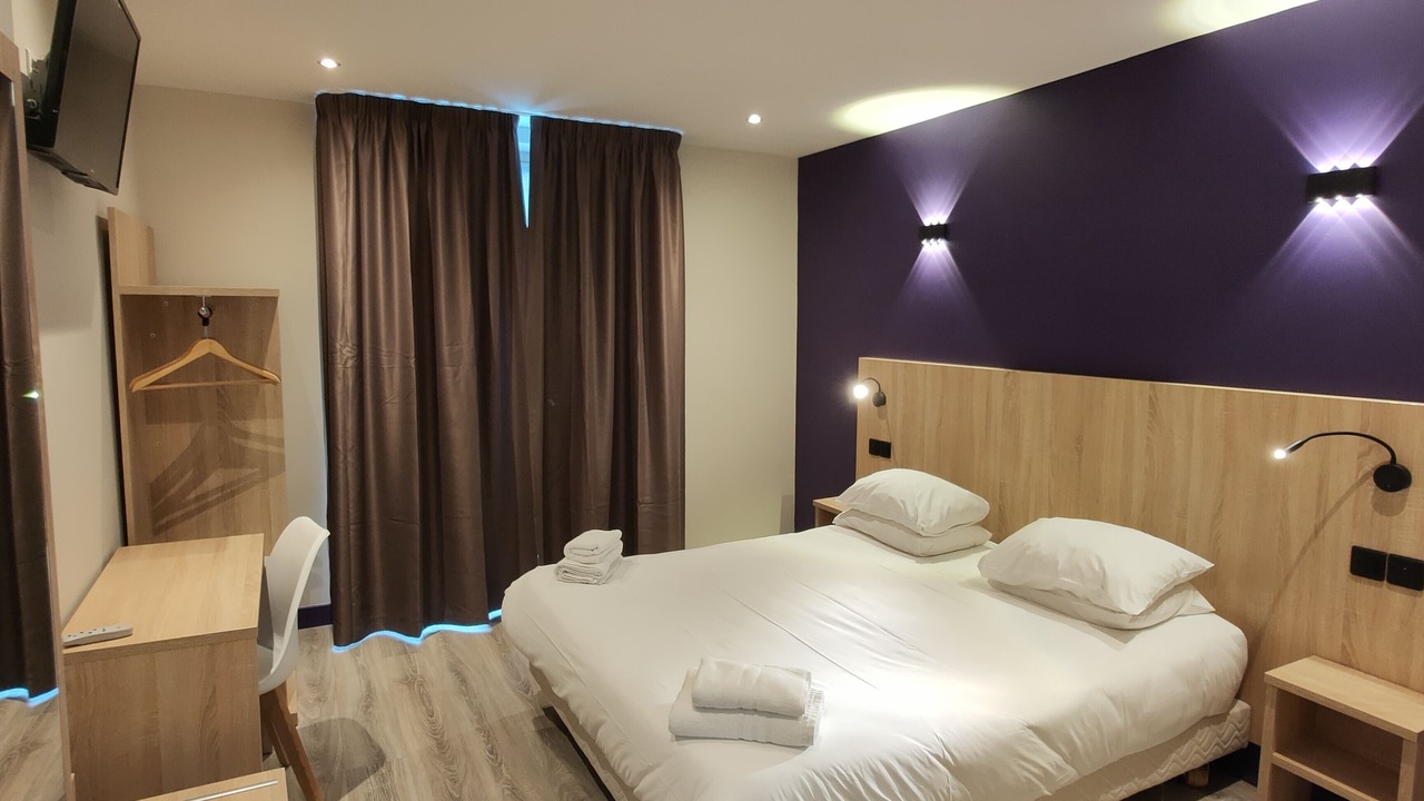 Photo of Bedroom in 10th Arrondissement