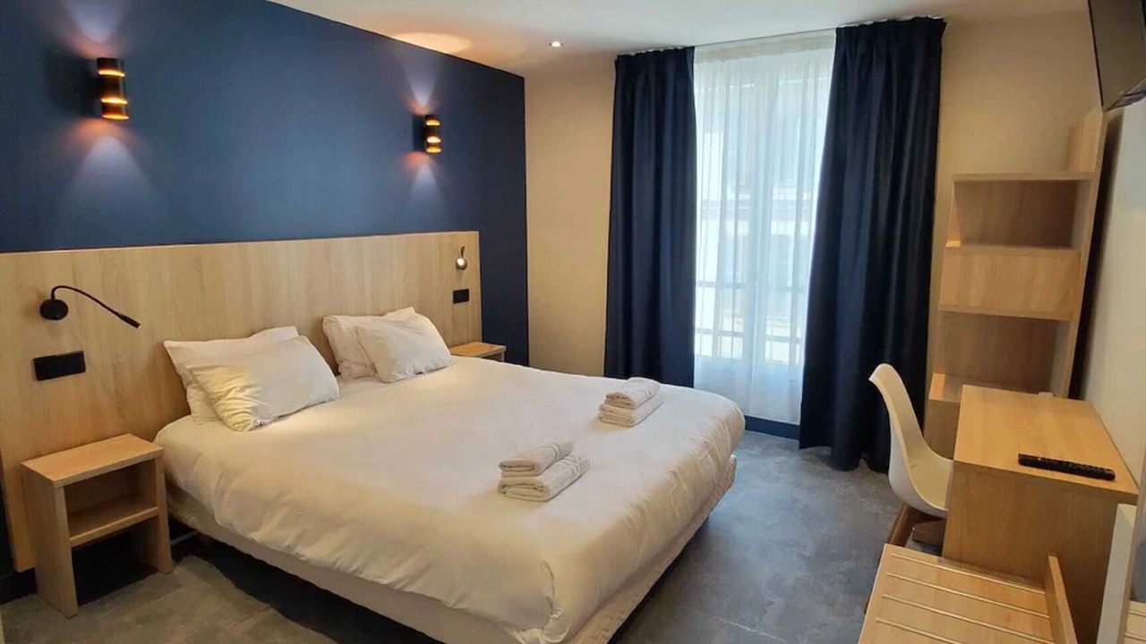 Photo of Bedroom in 10th Arrondissement