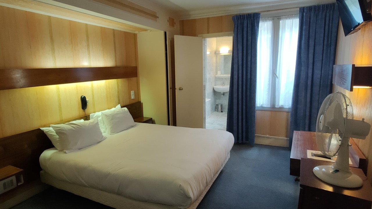 Photo of Bedroom in 10th Arrondissement