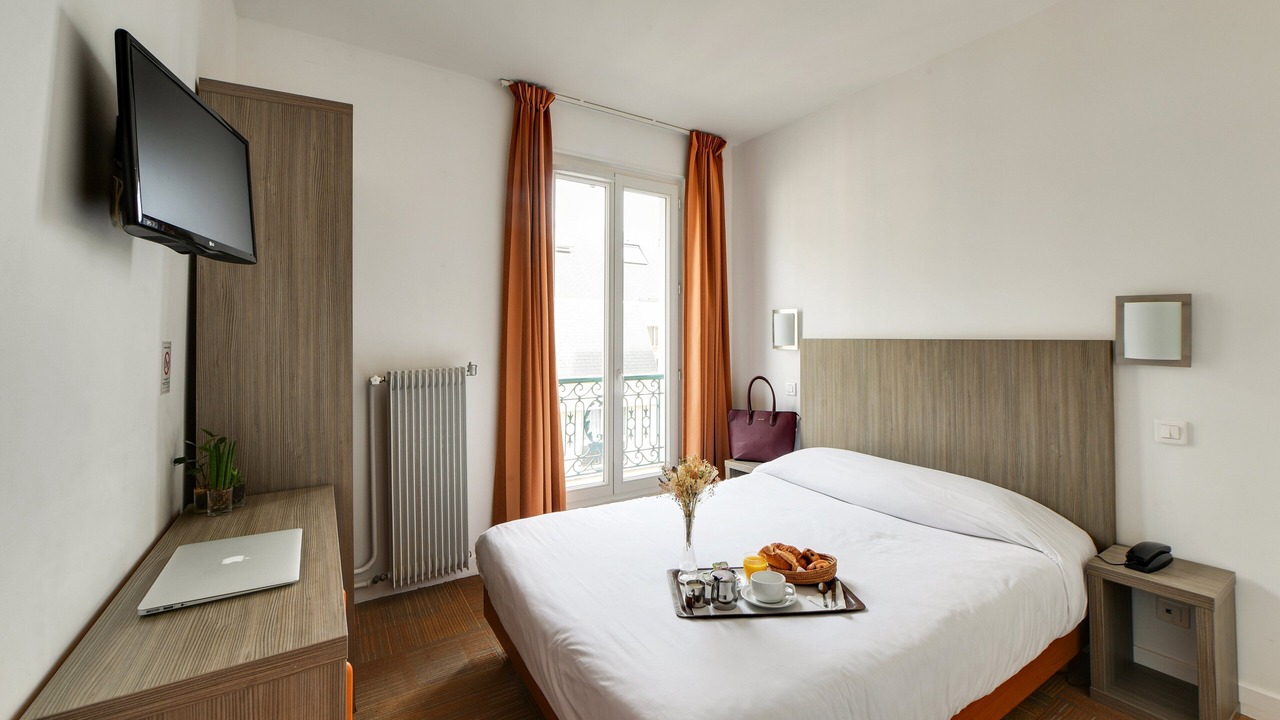 Photo of Bedroom in Chaillot