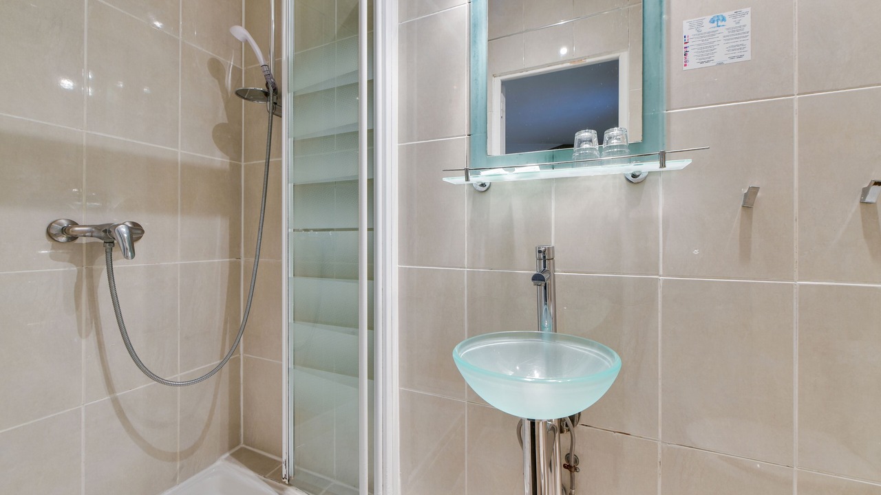 Photo of Bathroom in Chaillot