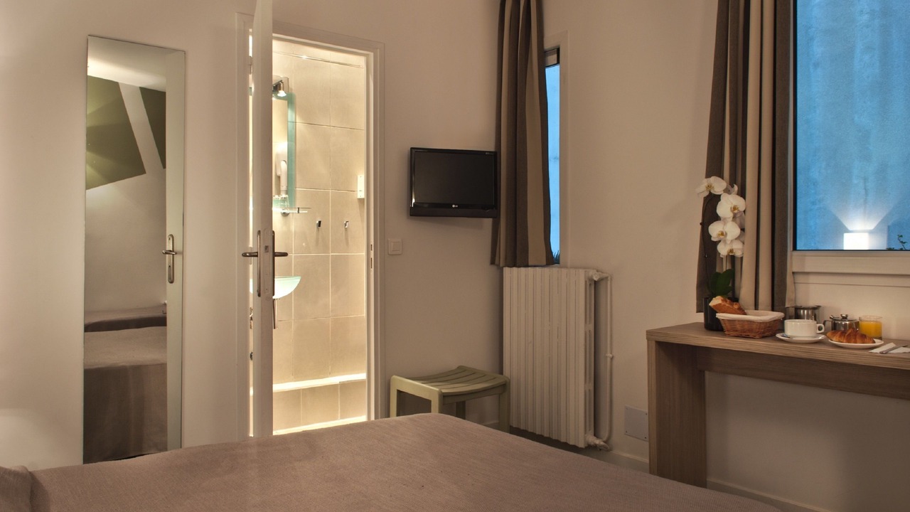 Photo of Bedroom in Chaillot