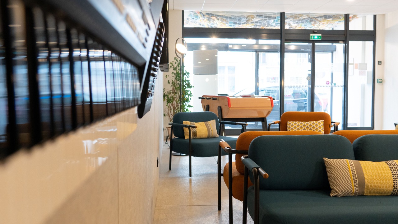 Photo of Livingroom in Poincare - Foch - Anatole France - Croix de Bourgogne