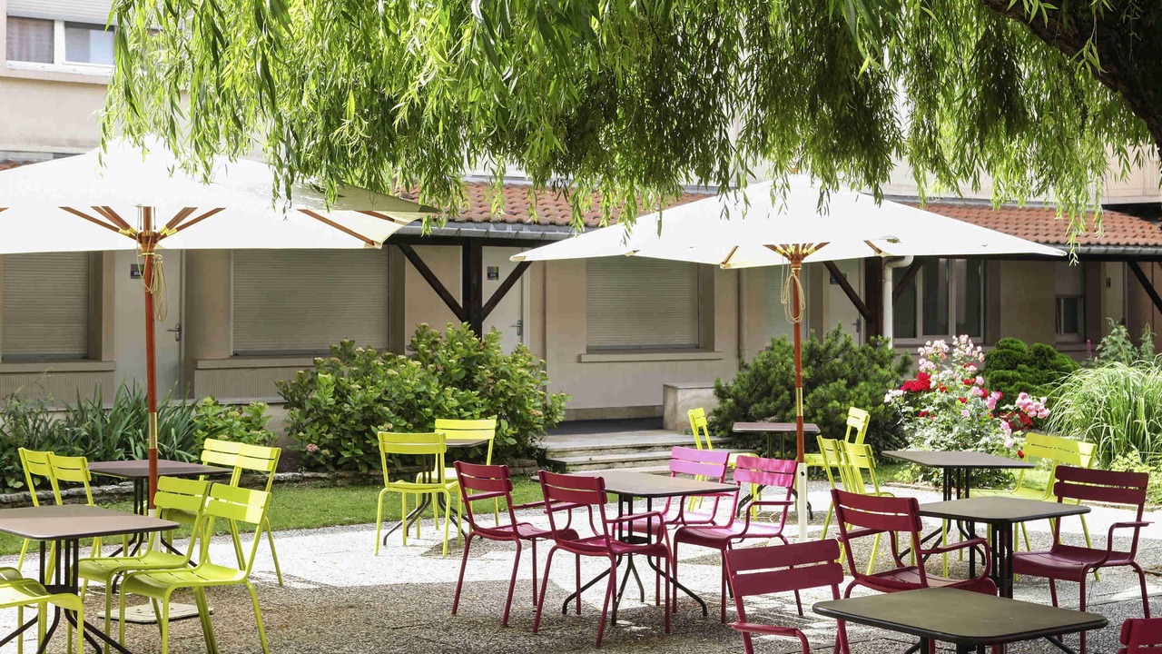 Photo of Outdoor in Poincare - Foch - Anatole France - Croix de Bourgogne