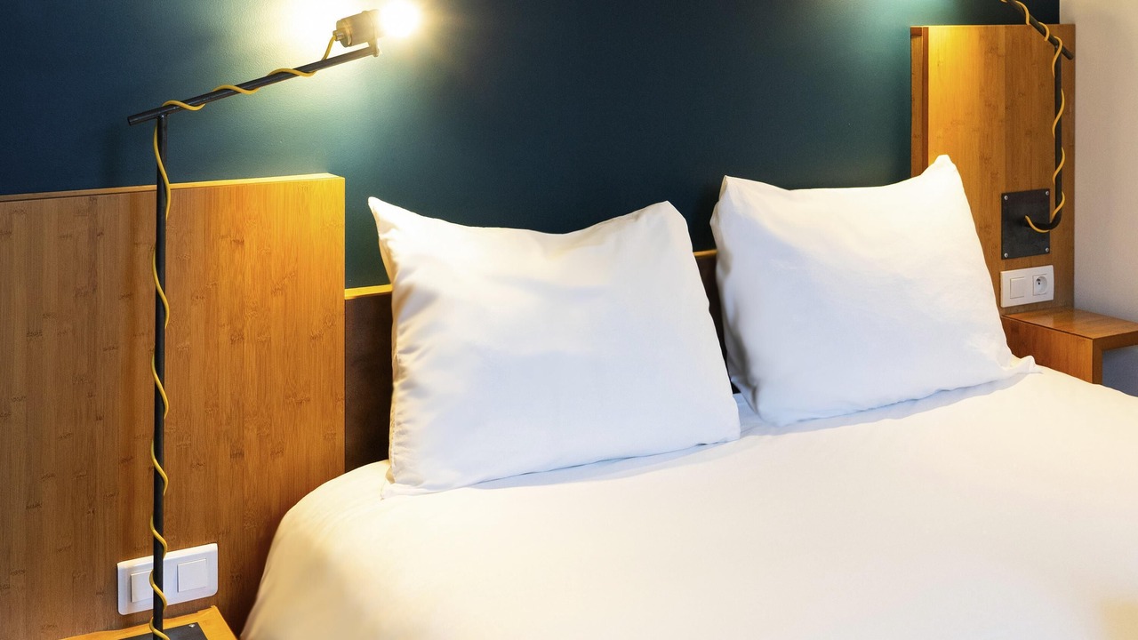 Photo of Bedroom in Poincare - Foch - Anatole France - Croix de Bourgogne