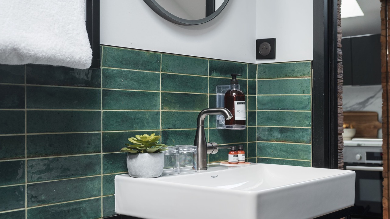 Photo of Bathroom in Graslin - Commerce