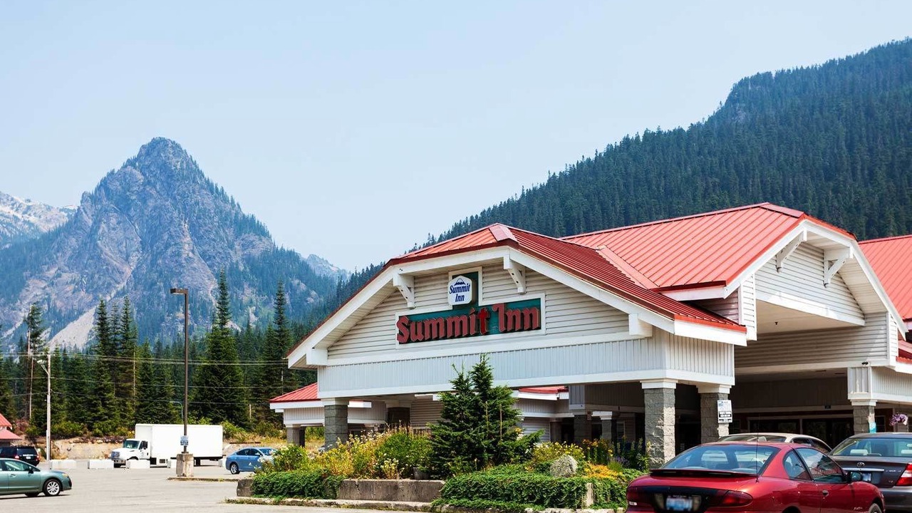 Photo of Buildings in Snoqualmie Pass