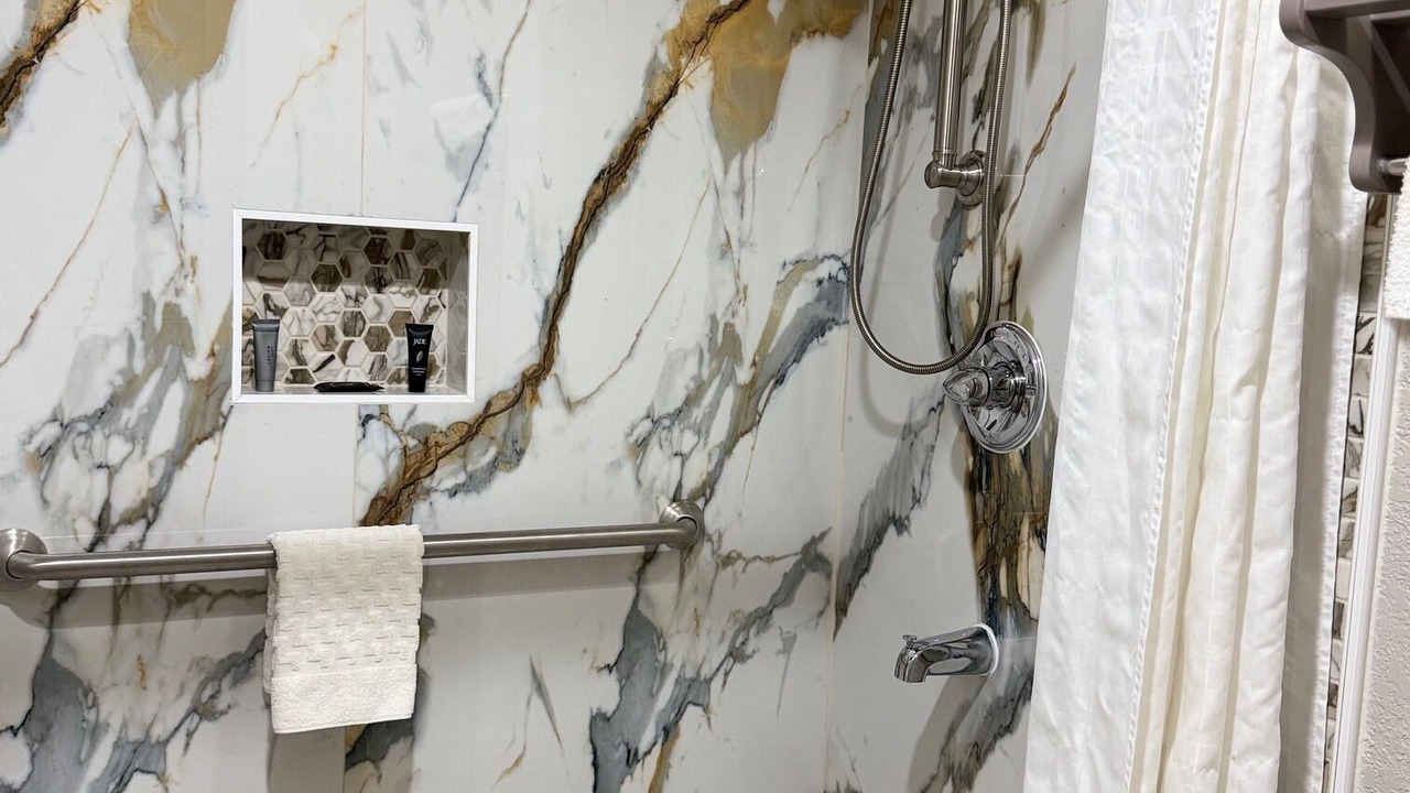 Photo of Bathroom in Alvin