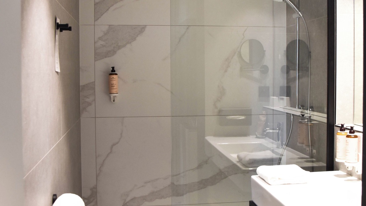 Photo of Bathroom in Miroir - Batignolles