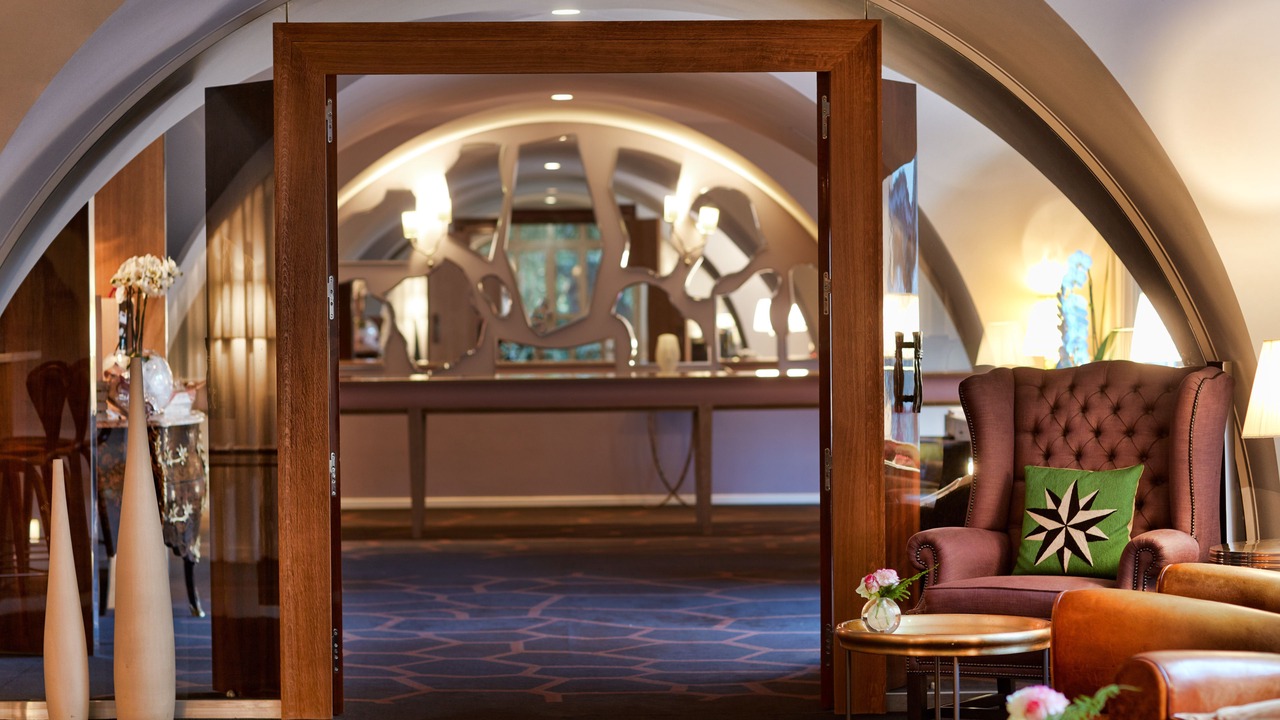 Photo of Others in Valence