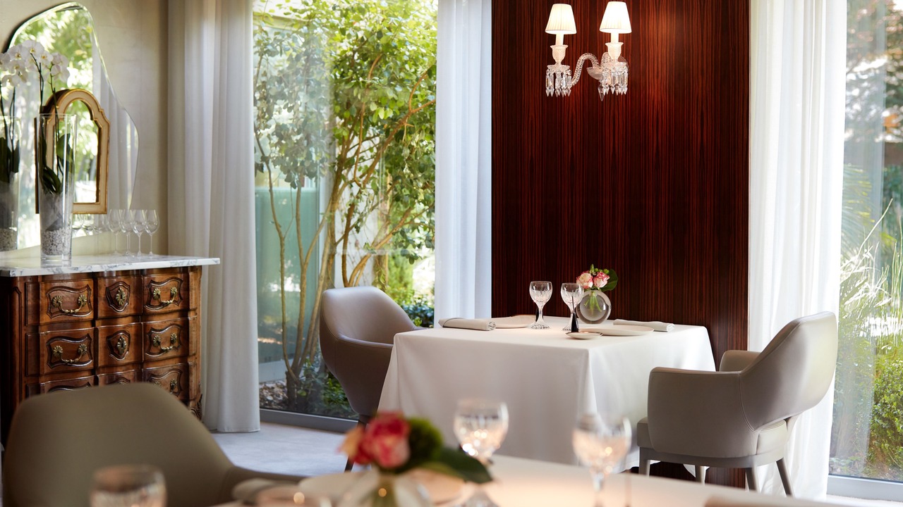 Photo of Others in Valence