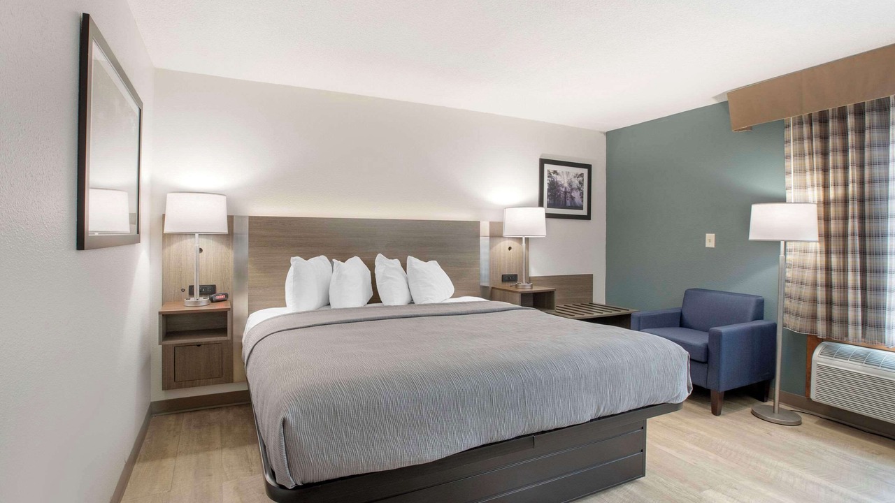 Photo of Bedroom in Newton