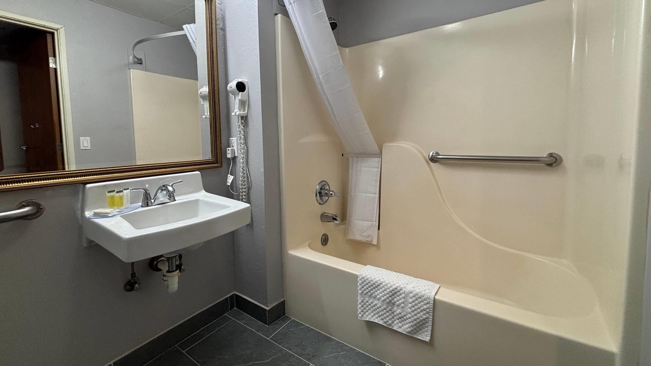 Photo of Bathroom in Chenoa
