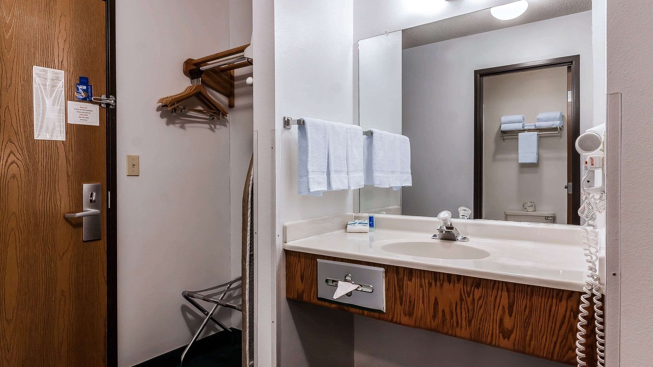 Photo of Bathroom in Holdrege