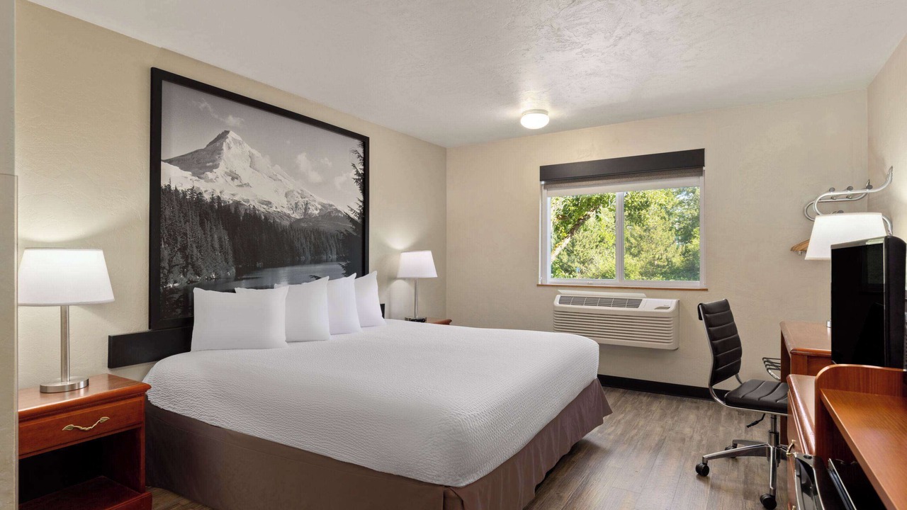 Photo of Bedroom in Roseburg
