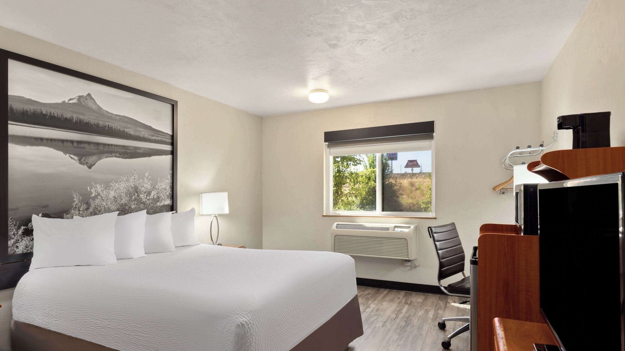 Photo of Bedroom in Roseburg