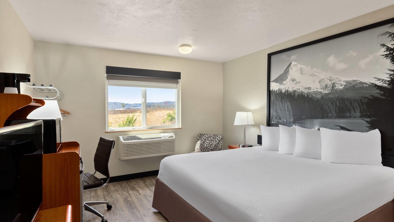 Photo of Bedroom in Roseburg