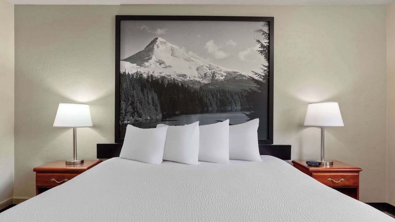 Photo of Bedroom in Roseburg