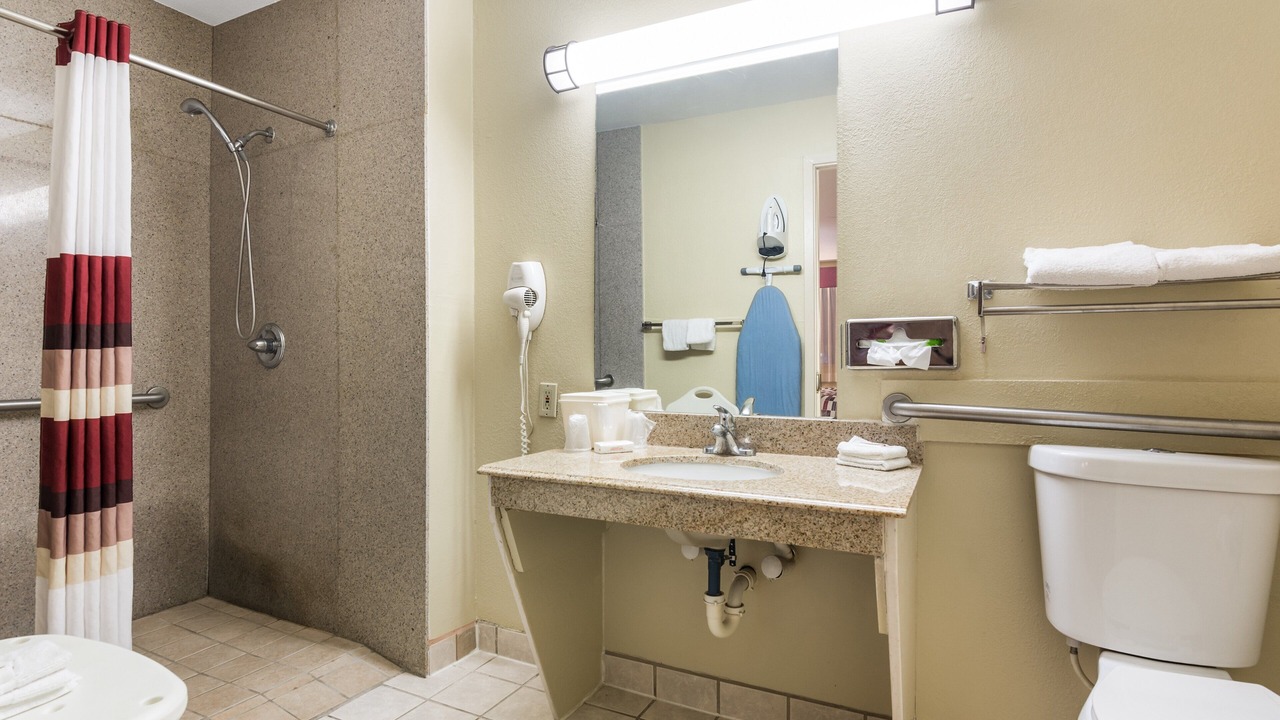 Photo of Bathroom in Willis