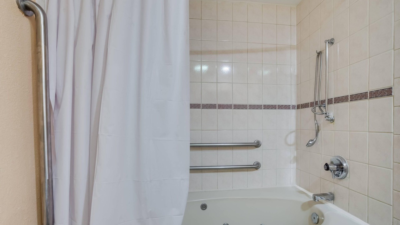 Photo of Bedroom in Lee's Summit