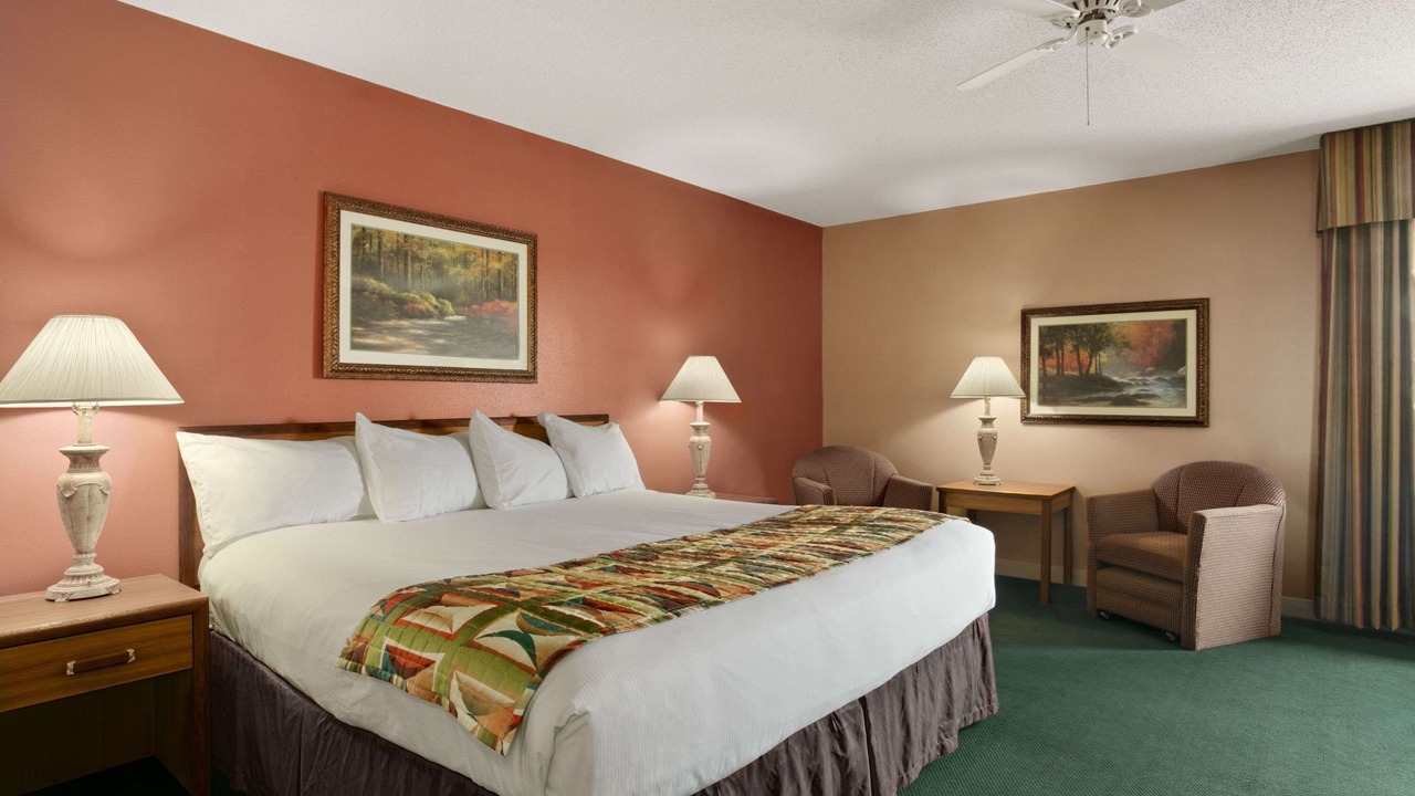 Photo of Bedroom in Sullivan