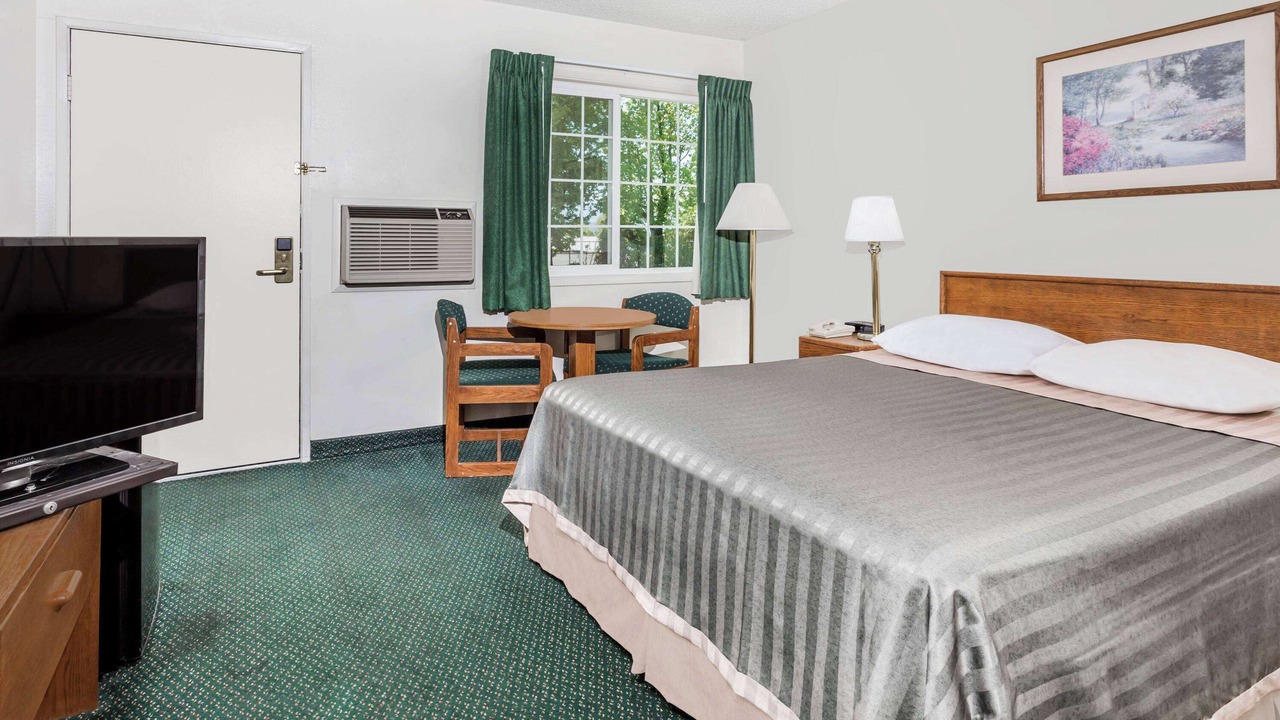 Photo of Bedroom in Grants Pass