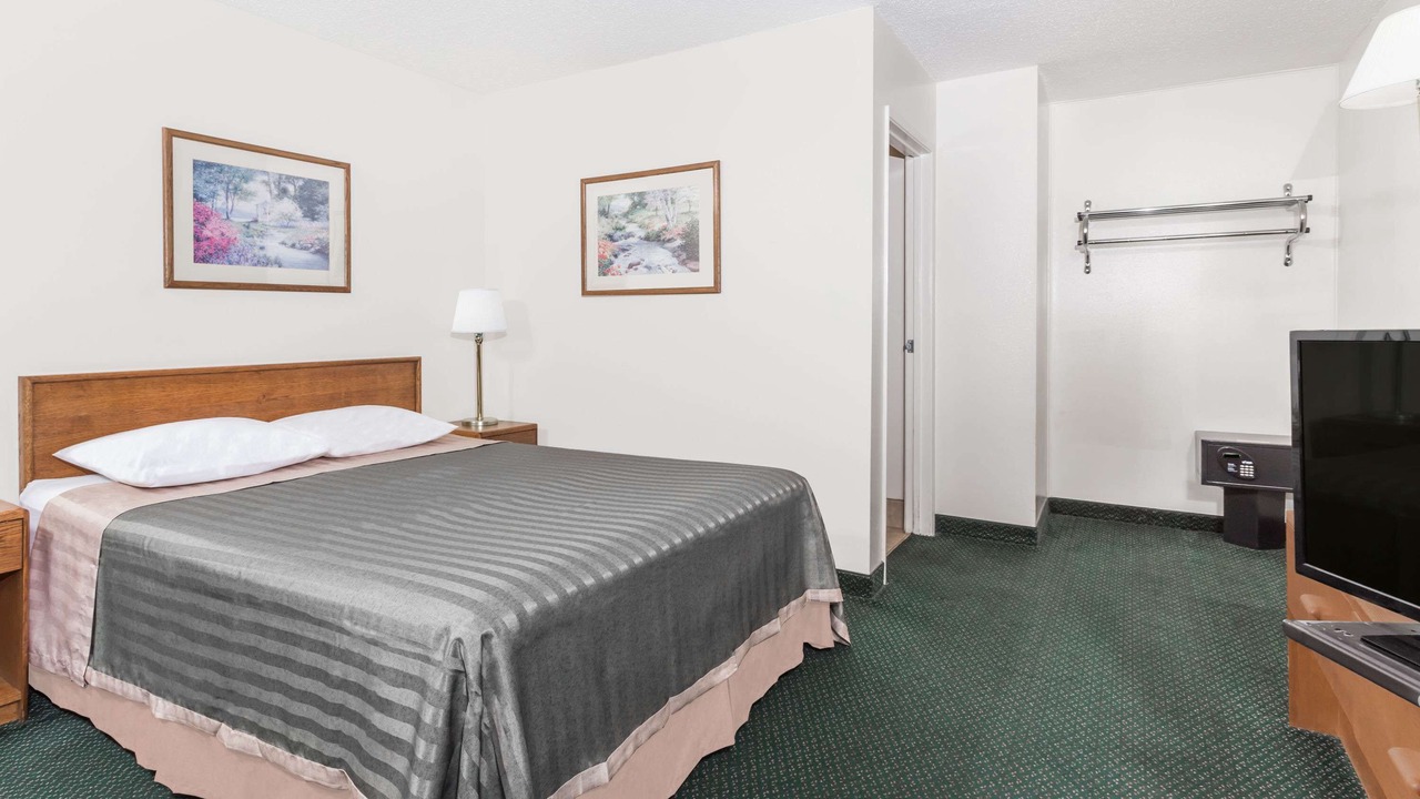 Photo of Bedroom in Grants Pass