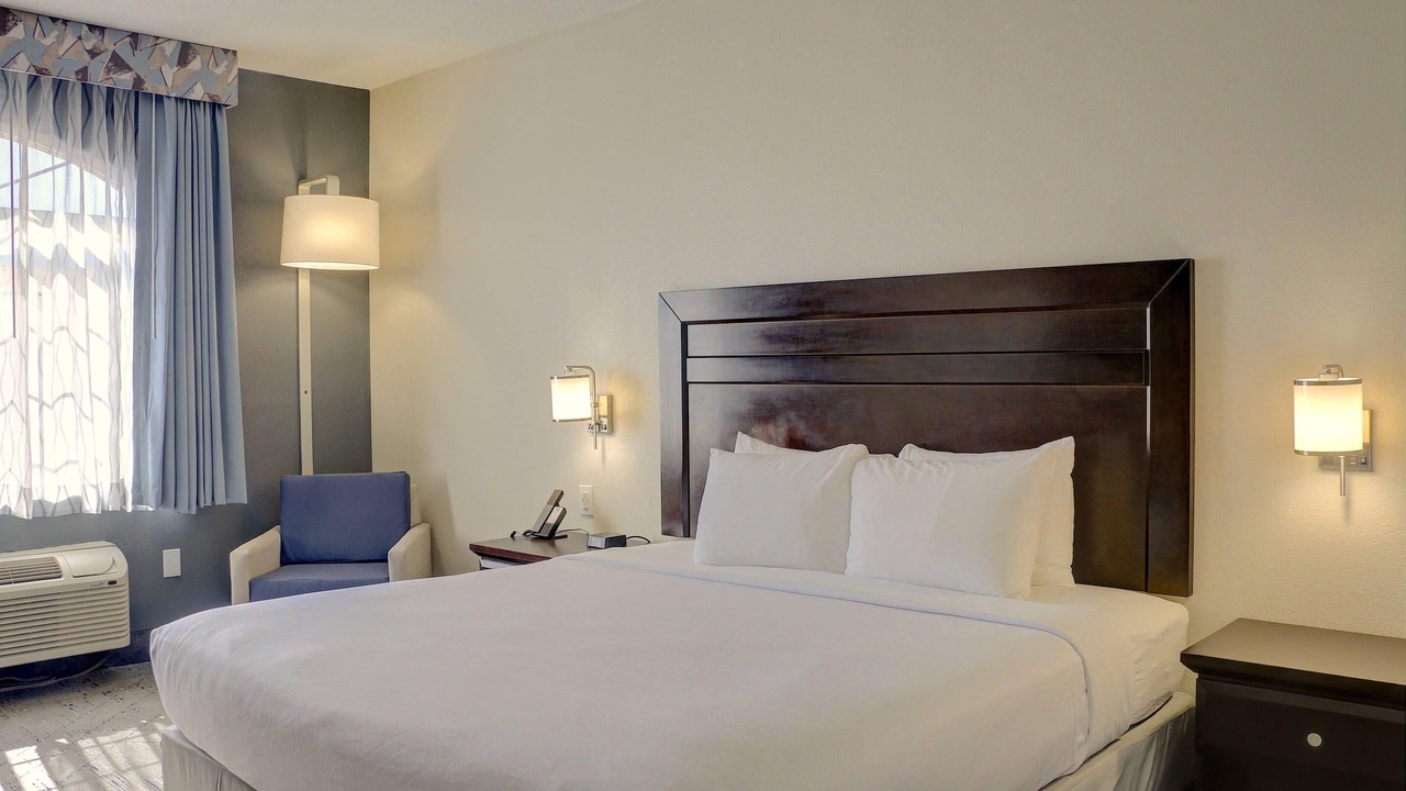 Photo of Bedroom in Roswell