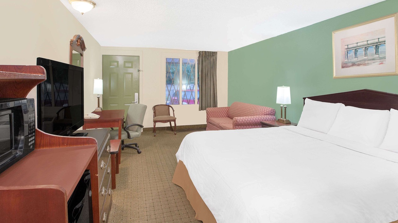 Photo of Bedroom in Battle Creek