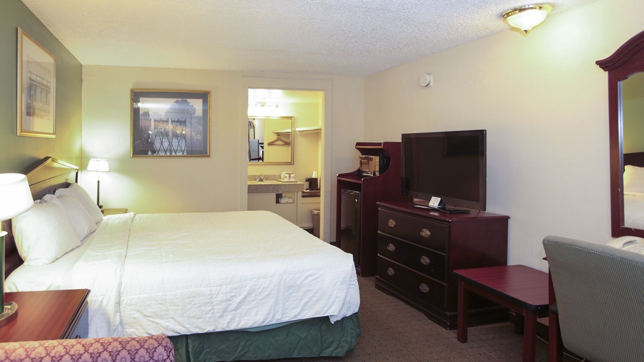 Photo of Bedroom in Battle Creek