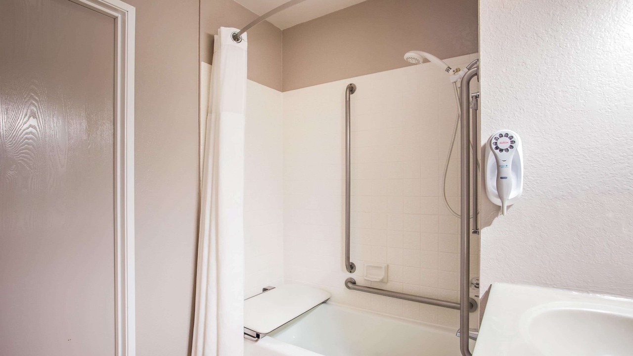 Photo of Bathroom in Nut Tree