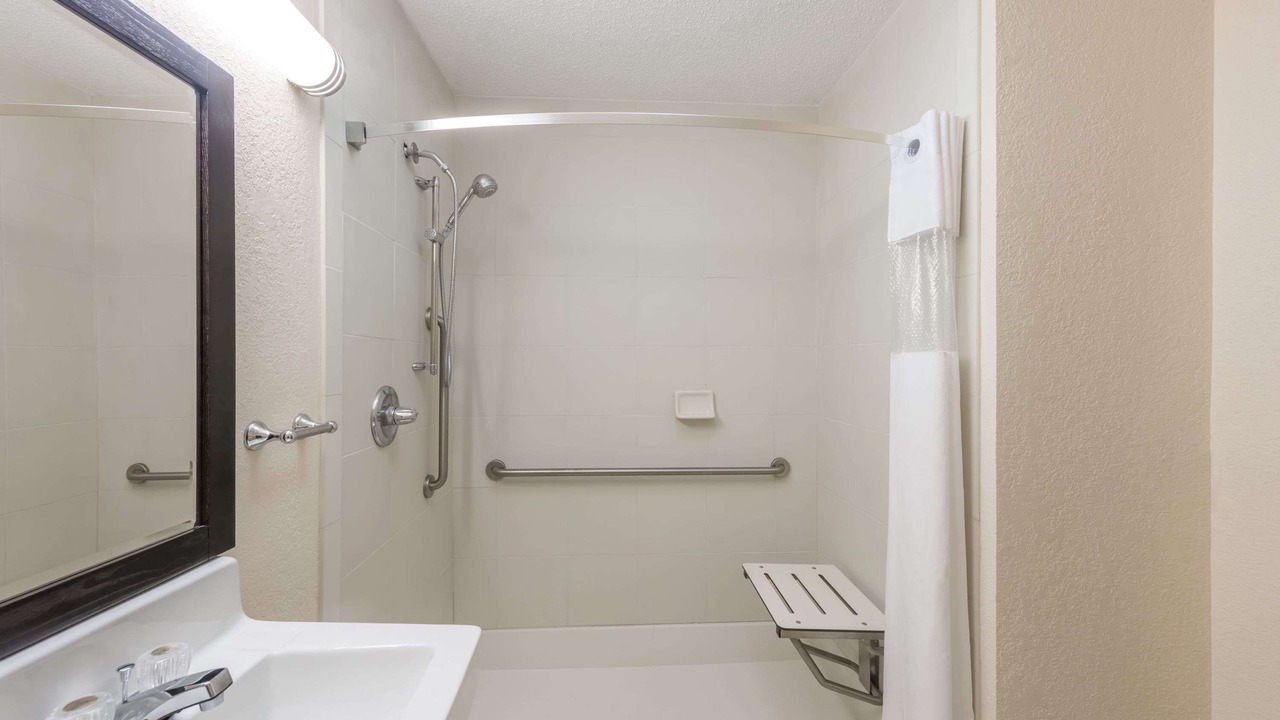 Photo of Bathroom in Metropolis