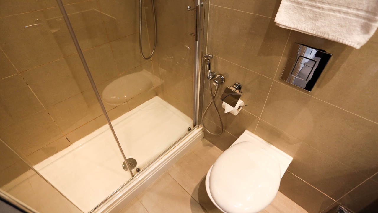 Photo of Bathroom in Courtfield