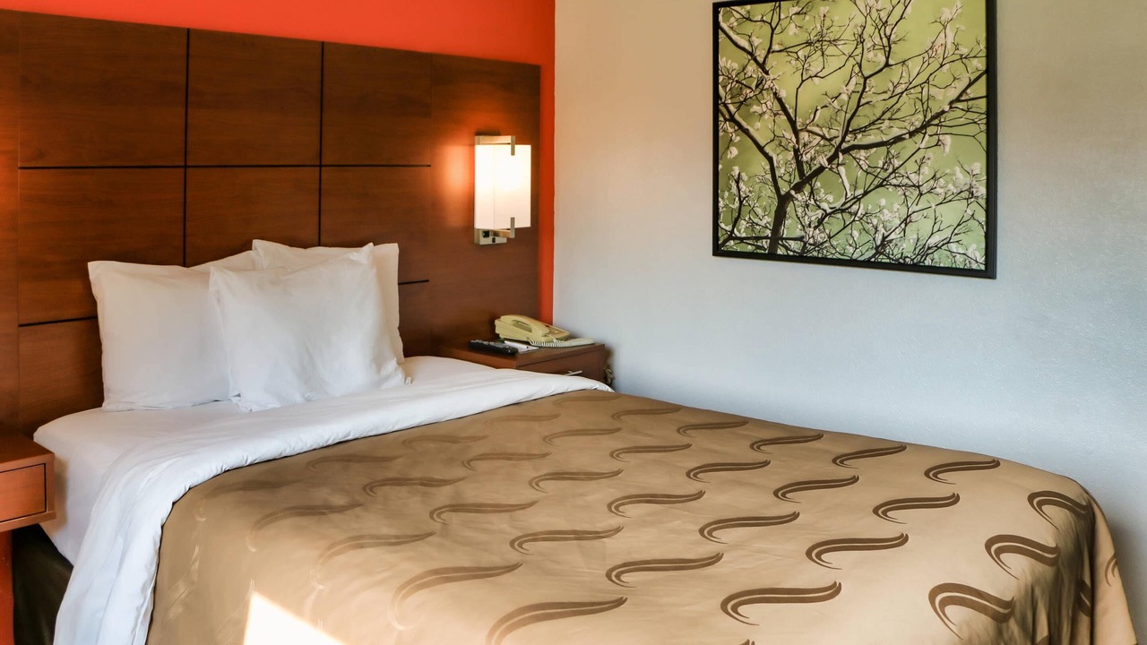 Photo of Bedroom in Calcium
