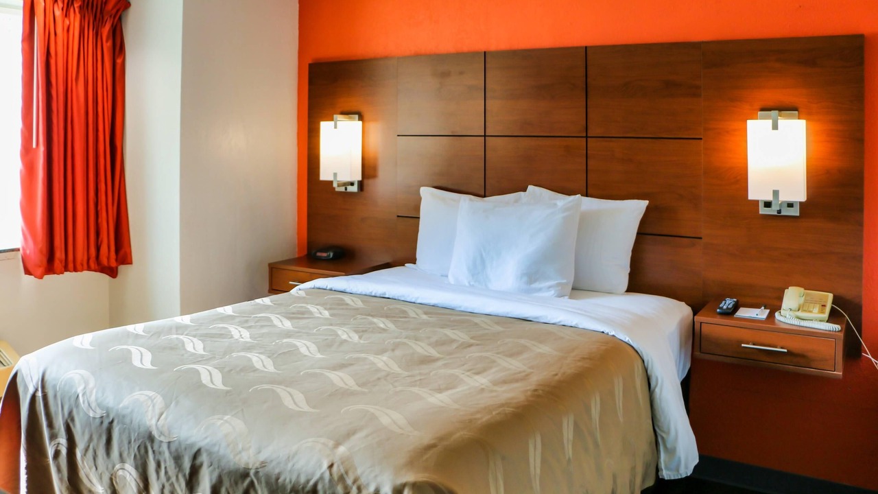 Photo of Bedroom in Calcium