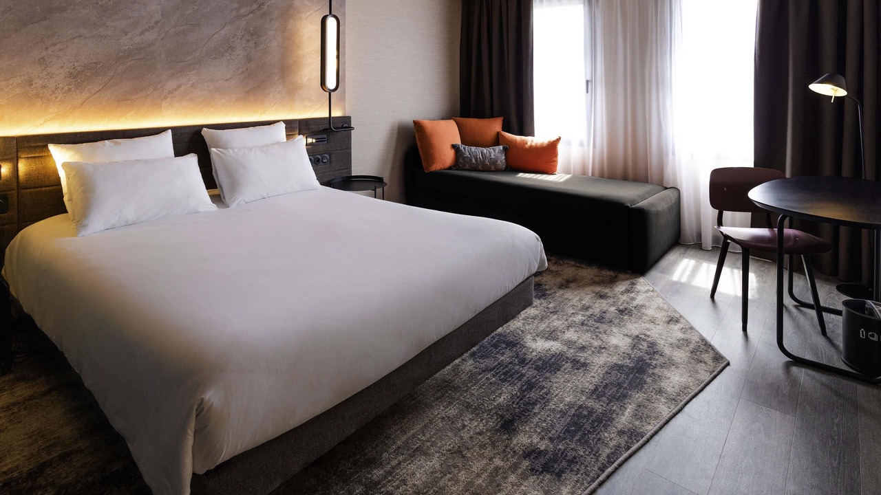Photo of Bedroom in Suresnes