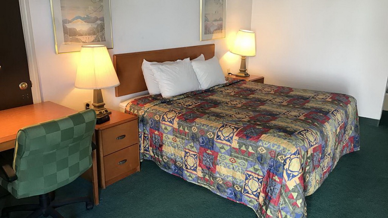 Photo of Bedroom in Maryville