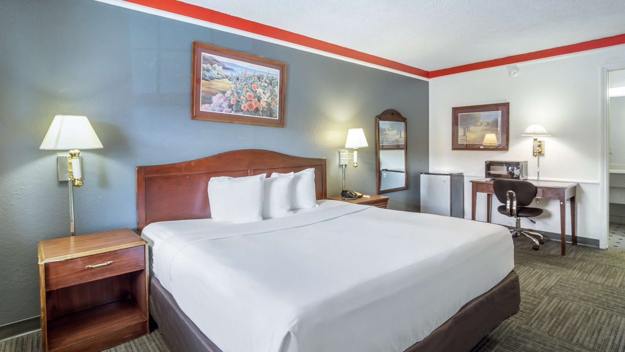 Photo of Bedroom in Dupont